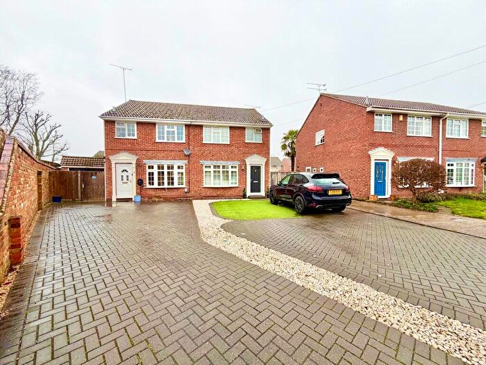 3 Bedroom Semi-Detached House For Sale In The Hatches, Frimley Green, GU16
