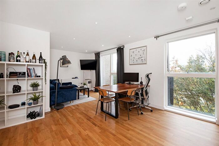 2 Bedroom Flat To Rent In Manor Road, Ealing, W13