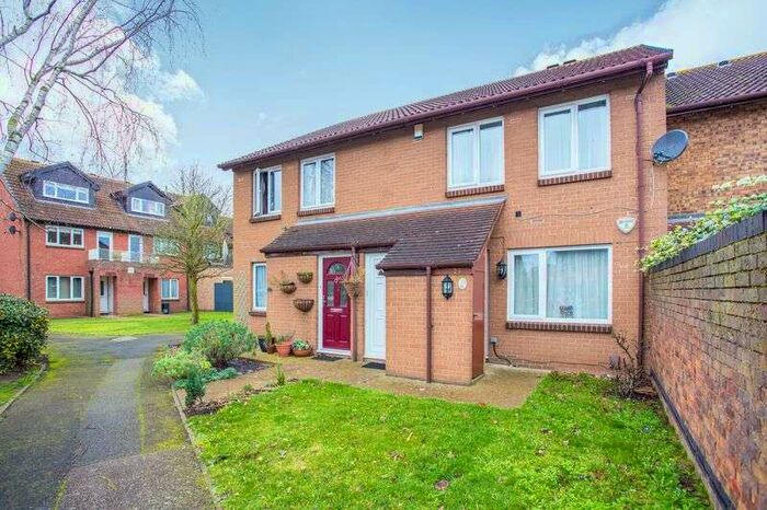 1 Bedroom Maisonette Flat To Rent In Berrydale Road, Yeading, UB4