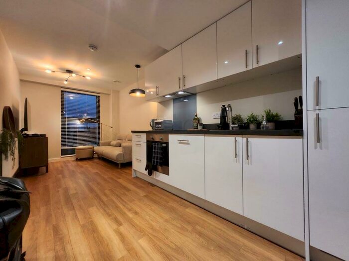 Apartment To Rent In Slough, Berkshire, SL1