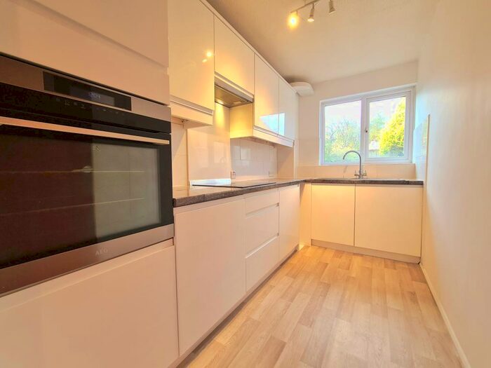 1 Bedroom Flat To Rent In Taylor Close, Orpington, BR6