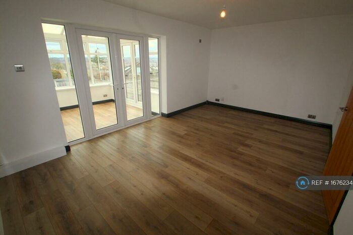 3 Bedroom Semi-Detached House To Rent In Foredraft Street, Halesowen, B63