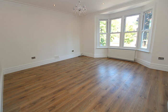 1 Bedroom Apartment To Rent In Park Hill Road, Wallington, SM6