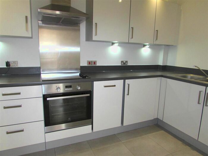 2 Bedroom Flat To Rent In Kidwells Close, Maidenhead SL6