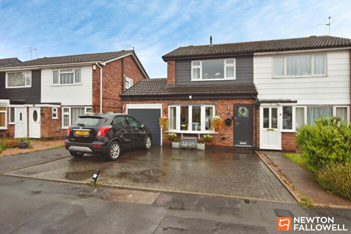 3 Bedroom Semi Detached House For Sale In Petworth Drive, Loughborough, LE11