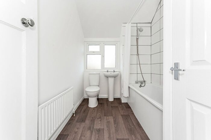 3 Bedroom Flat To Rent In Croydon Road, Beckenham, BR3