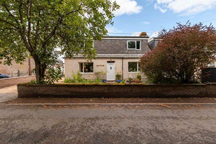 3 Bedroom Cottage For Sale In Ruthvenfield, Perth, PH1