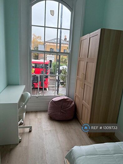 2 Bedroom Flat To Rent In Tollington Road, London, N7