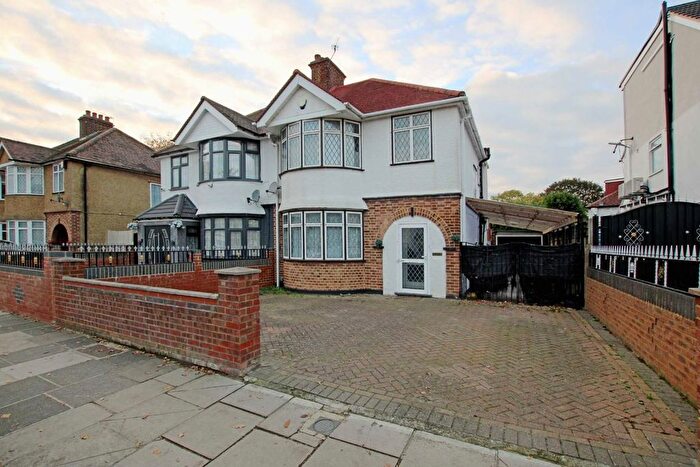 3 Bedroom Semi-Detached House To Rent In Hanworth Road, Hounslow, TW4