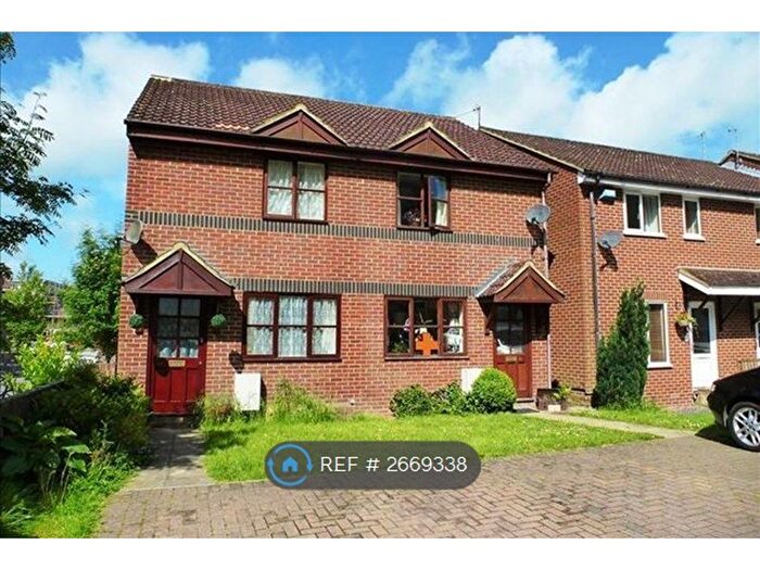 2 Bedroom Semi-detached House To Rent In The Spinneys, Lewes, BN7
