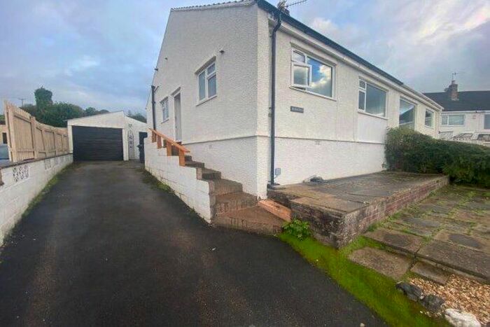 2 Bedroom Bungalow To Rent In Gower Road, Bae Colwyn, LL28