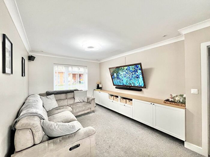 2 Bedroom End Of Terrace House To Rent In Stuart Close, Brentwood, CM15