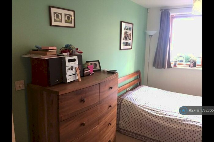 2 Bedroom Flat To Rent In Meath Crescent, London, E2