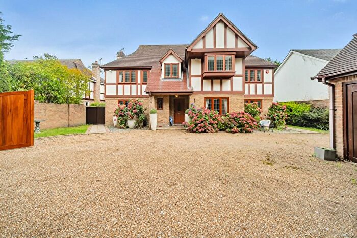 5 Bedroom Detached House To Rent In Windlesham, Surrey, GU20