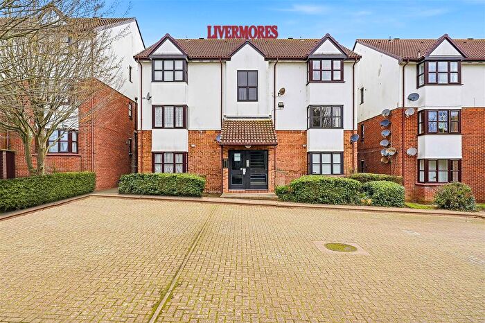 Studio For Sale In Chalice Way, Greenhithe, DA9