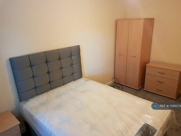 2 Bedroom Flat To Rent In Withington Road, Manchester, M16