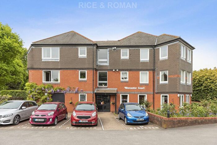 2 Bedroom Flat To Rent In Salisbury Road, Worcester Park, KT4