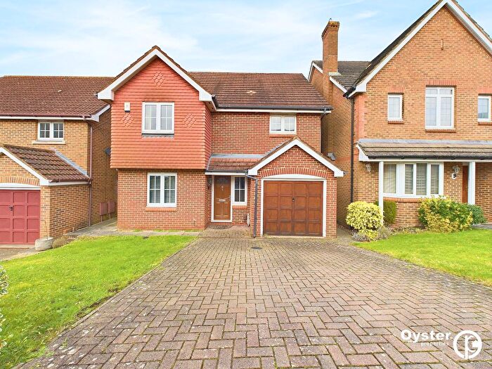 4 Bedroom Detached House To Rent In Five Fields Close, Watford, WD19