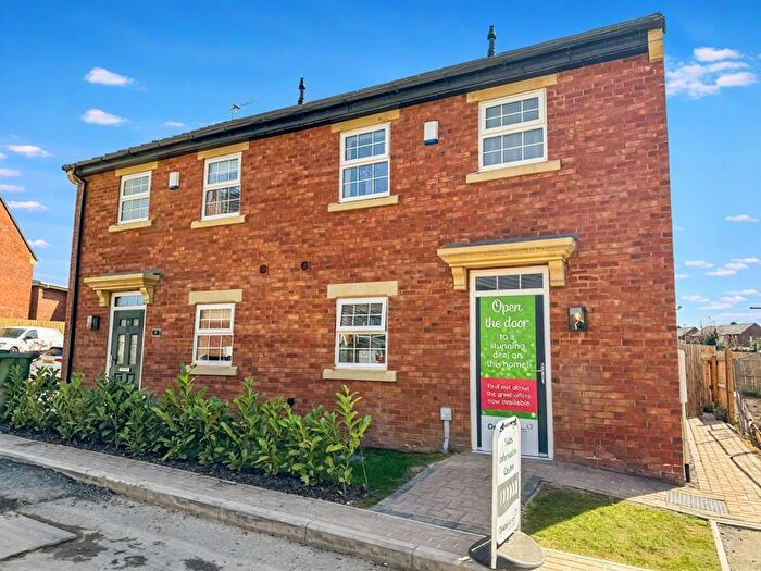 3 Bedroom Semi-Detached House For Sale In Pontefract Road, Featherstone, WF7