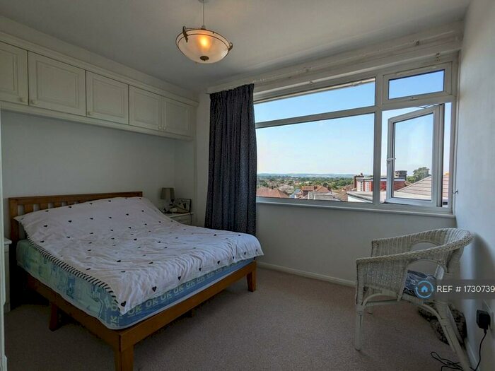 2 Bedroom Flat To Rent In Braemor Court, Bristol, BS9