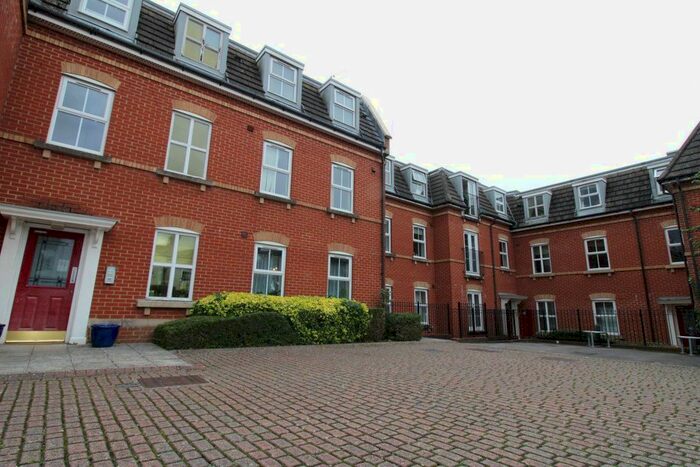 3 Bedroom Flat To Rent In Ripley Road, Swindon, SN1