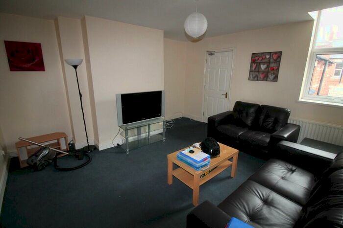 4 Bedroom Maisonette To Rent In Oakland Road, Newcastle Upon Tyne, NE2