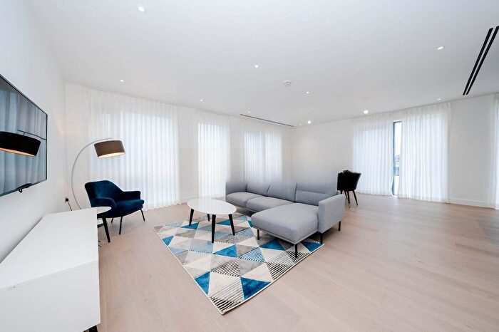 4 Bedroom Flat To Rent In Beaufort Square, Colindale, NW9