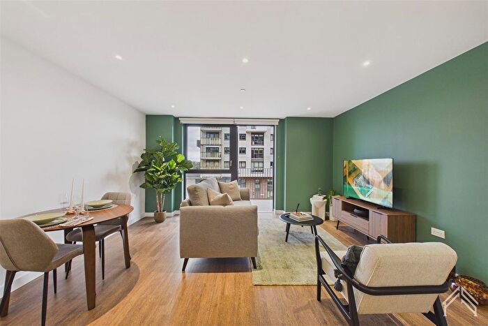 2 Bedroom Flat To Rent In Vanguard Way, London, E17