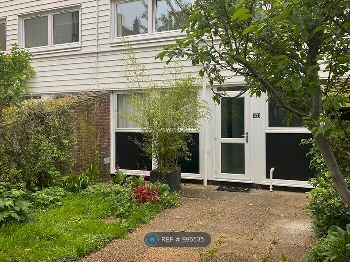 2 Bedroom Maisonette To Rent In Goldman Close, Shoreditch/ Bethnal Green, London, E2