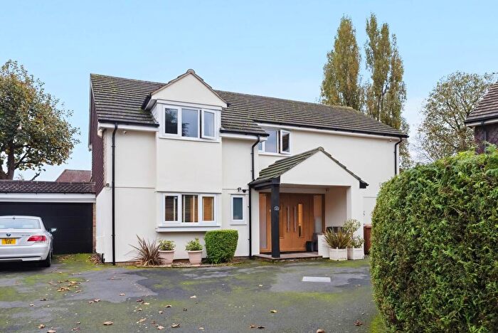 5 Bedroom Detached House For Sale In The Lawns, Cheam, SM2