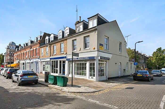 2 Bedroom Flat To Rent In The Grove, London, W5