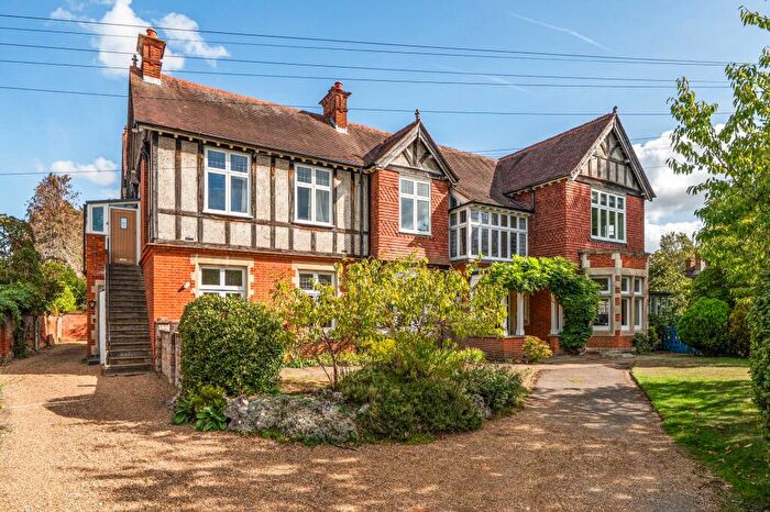 2 Bedroom Flat For Sale In The Old Street, Fetcham, KT22