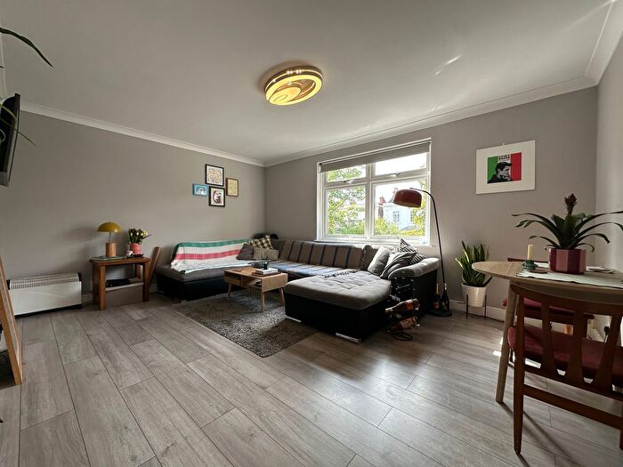 2 Bedroom Flat To Rent In Leam Terrace, Leamington Spa, CV31