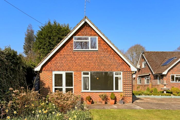 2 Bedroom Flat To Rent In Horsham Road, Capel, Dorking, RH5