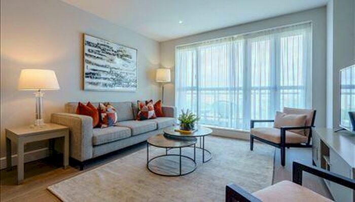 2 Bedroom Flat To Rent In Circus Apartments, Westferry Circus, Canary Wharf, London, E14