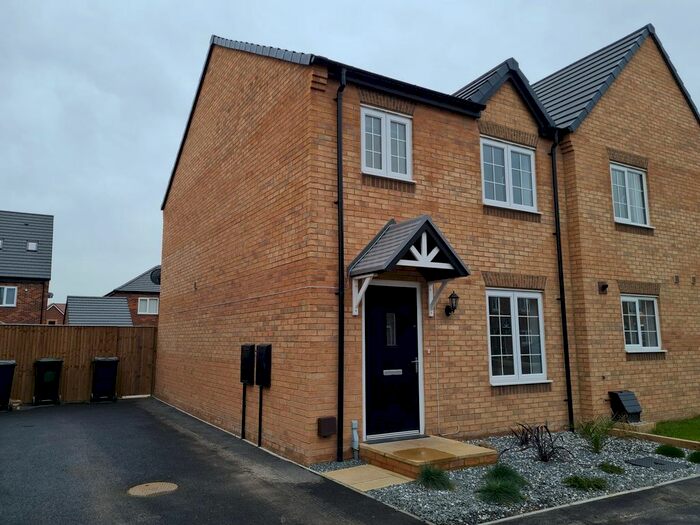 3 Bedroom Property To Rent In Cutter Lane, New Rossington, Doncaster DN11