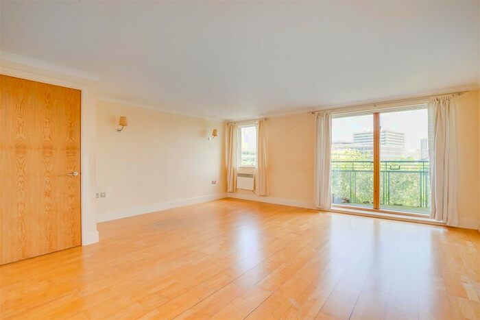 2 Bedroom Flat To Rent In Chiswick High Road, London, W4