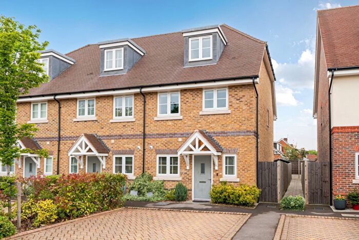 3 Bedroom End Terrace House For Sale In Old Halliford Place, Shepperton, TW17