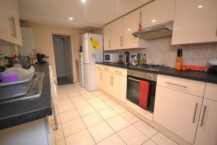 5 Bedroom Terraced House To Rent In De Beauvoir Road, Reading, RG1