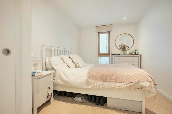 2 Bedroom Garage / Parking To Rent In Hardwicks Square, Wandsworth, SW18