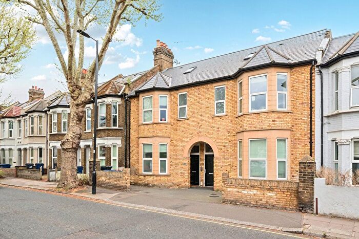 2 Bedroom Flat For Sale In Acton Lane, Acton, London, W3