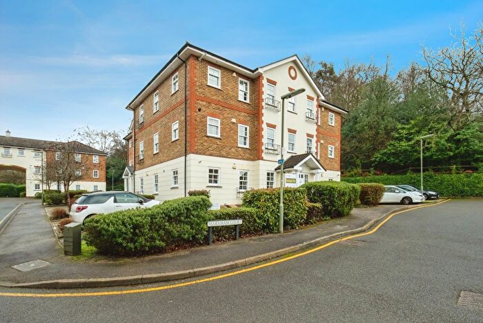 2 Bedroom Flat For Sale In Markham Court, Camberley, Surrey, GU15