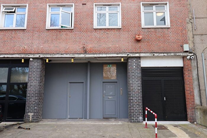 Studio To Rent In Benwell Road, London, N7