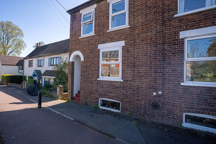 3 Bedroom End Of Terrace House For Sale In Oxford Road, Stone, Aylesbury, Buckinghamshire, HP17