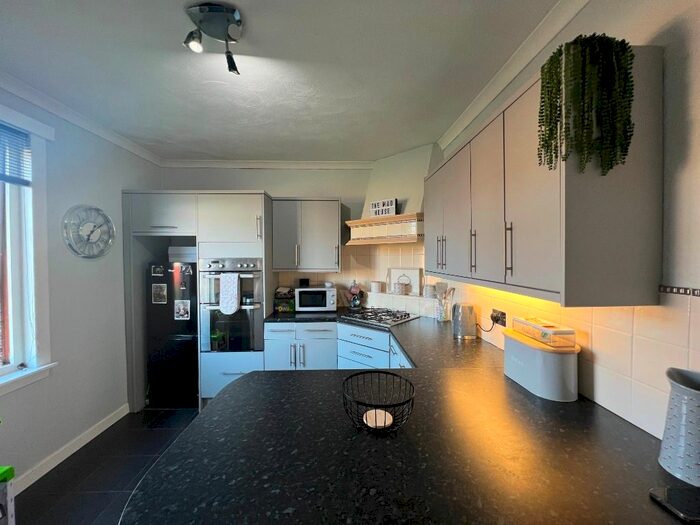 2 Bedroom Flat To Rent In Glenmarkie Terrace, Dundee, DD3