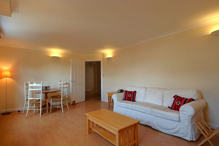 2 Bedroom Flat To Rent In Hide Place, London, SW1P