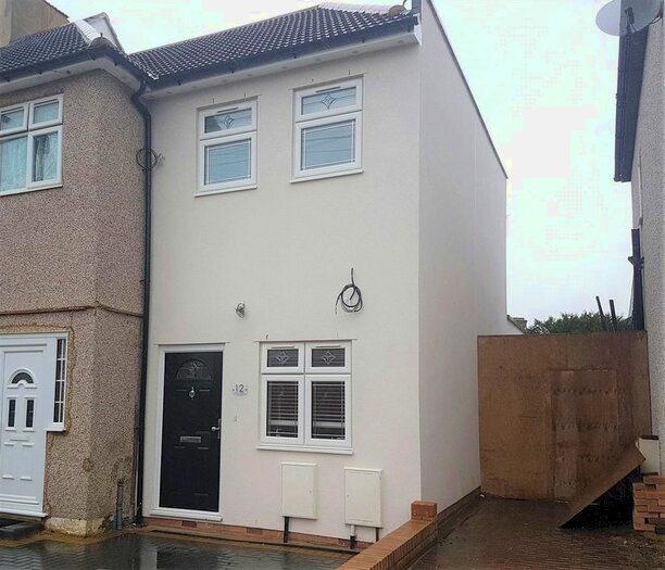 1 Bedroom Detached House To Rent In Arthur Road, Chadwell Heath, Romford, RM6