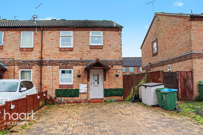3 Bedroom End Of Terrace House For Sale In Haines Close, Aylesbury, HP19