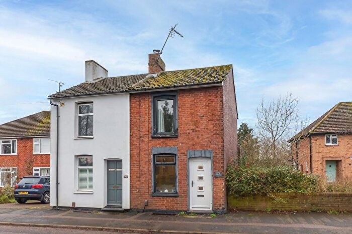 2 Bedroom Semi Detached House For Sale In Vandyke Road, Leighton Buzzard, LU7