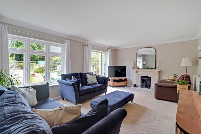 4 Bedroom Link Detached House For Sale In Sutherland Avenue, Biggin Hill, TN16